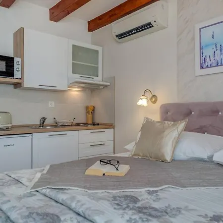 Diva 2,stylish Old Town Near 아파트