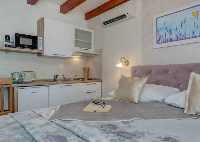 Diva 2,stylish Old Town Near 아파트