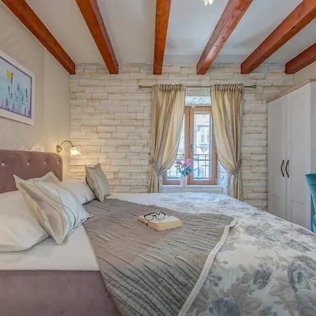 Apartment Diva 2,stylish Old Town Near Split