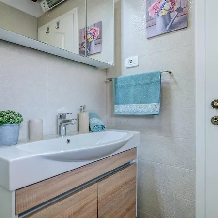 Diva 2,stylish Old Town Near Apartment